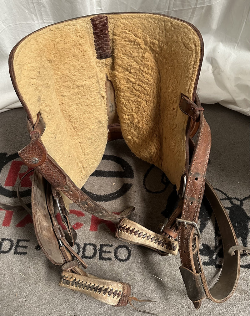 Load image into Gallery viewer, Used Martin Barrel 1/2 Combo Saddle 13.5"
