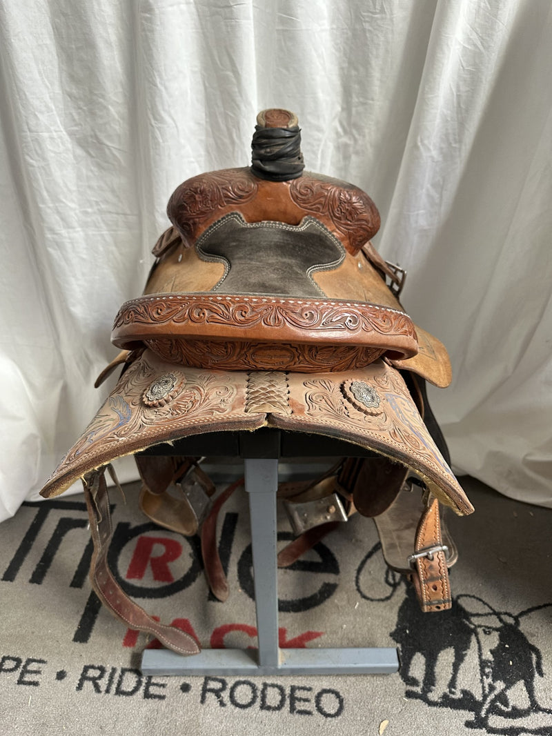 Load image into Gallery viewer, Used Connelly 1/2 Floral Team Roper Saddle 15"
