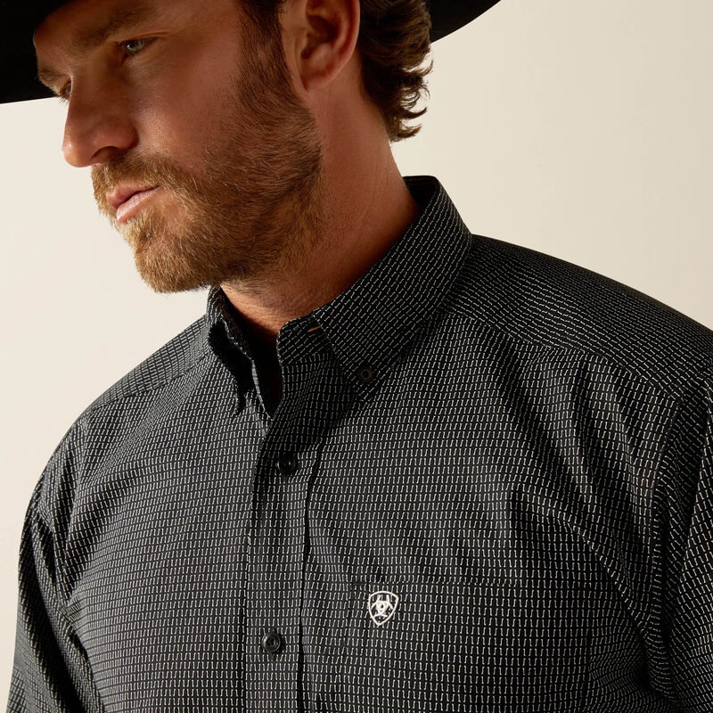 Load image into Gallery viewer, Ariat Mens Jade Classic Fit Long Sleeve Shirt - Black
