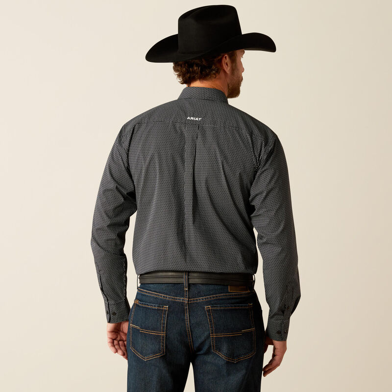 Load image into Gallery viewer, Ariat Mens Jade Classic Fit Long Sleeve Shirt - Black
