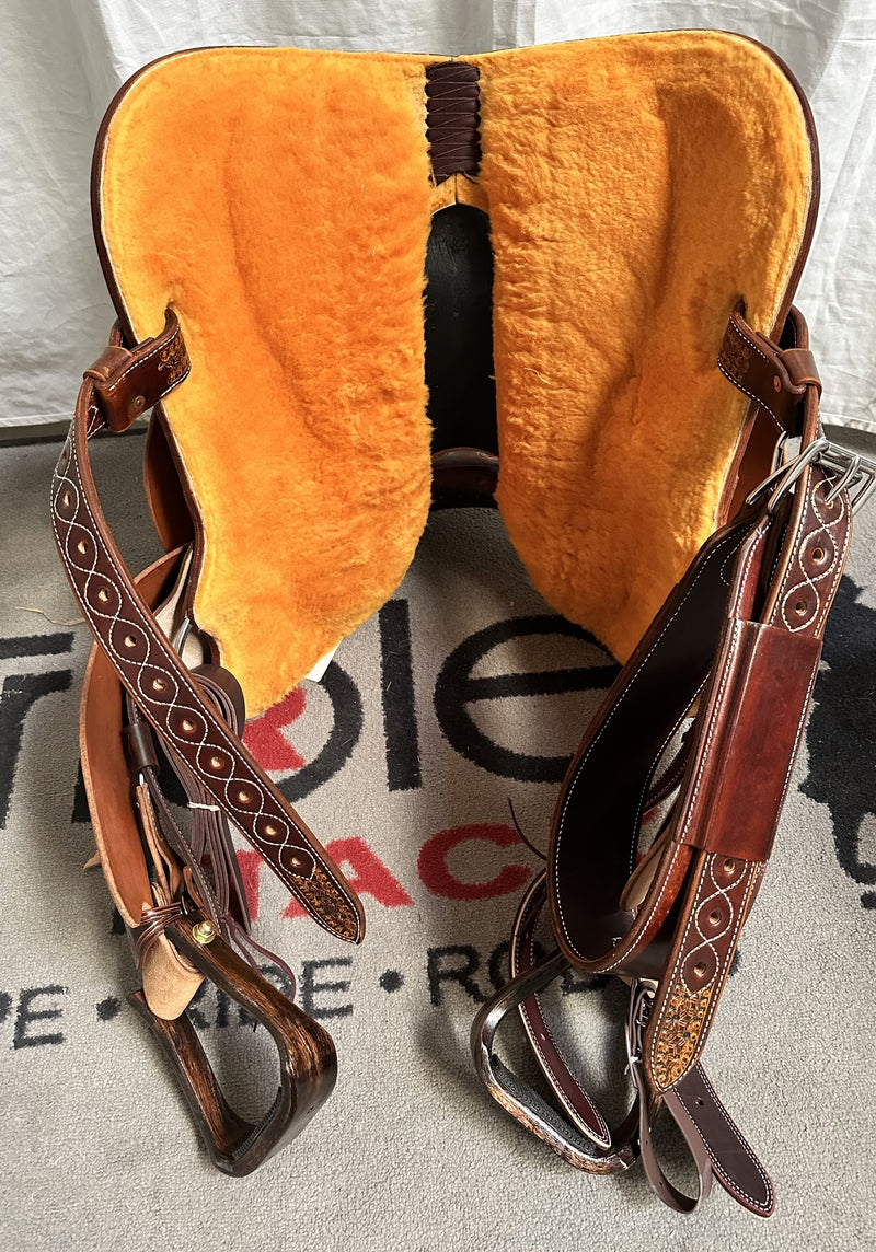 Load image into Gallery viewer, Martin Saddlery Fearless Barrel Saddle 14"
