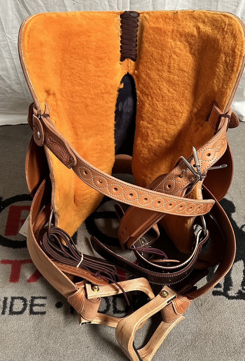 Load image into Gallery viewer, Martin Saddlery Stingray Barrel Saddle 14.5"
