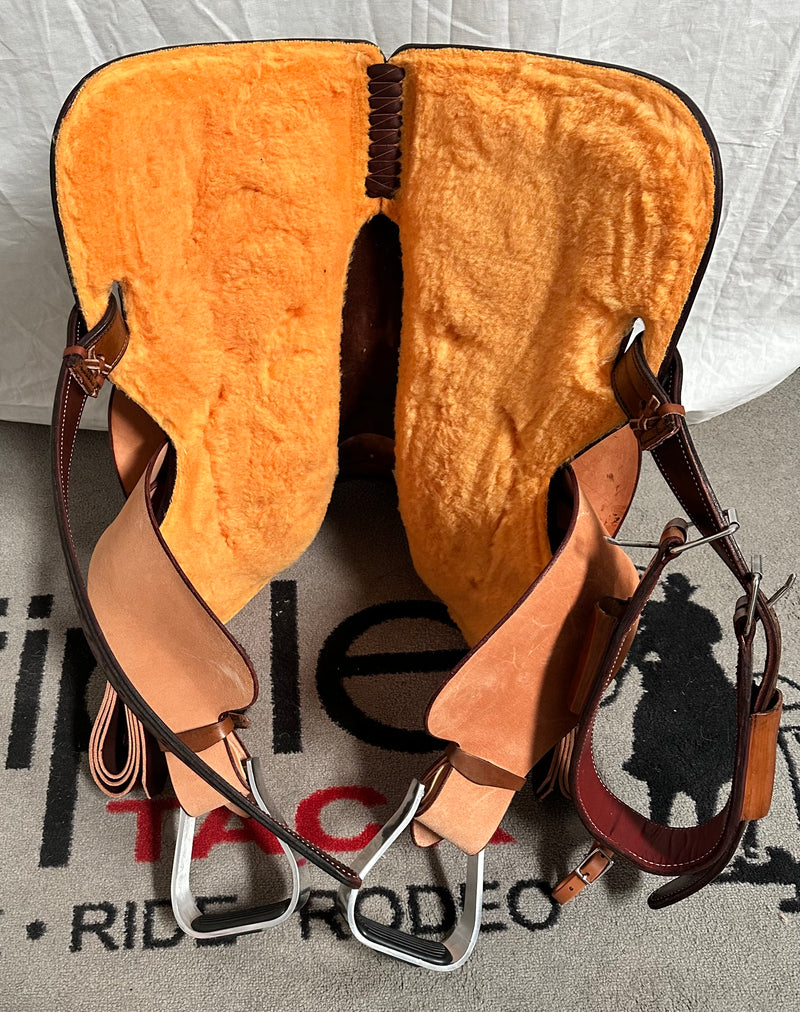 Load image into Gallery viewer, ST 1/2 Floral Star Barrel Saddle 14"
