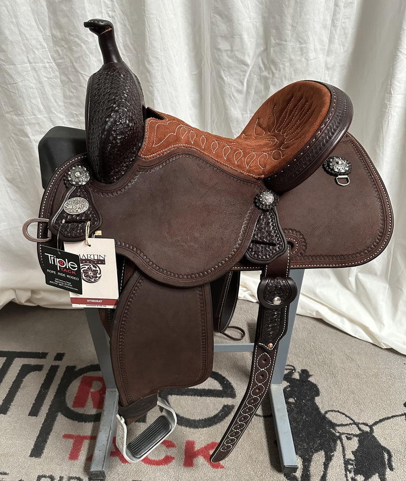Load image into Gallery viewer, Martin Saddlery Stingray Chocolate Barrel Saddle 13.5"
