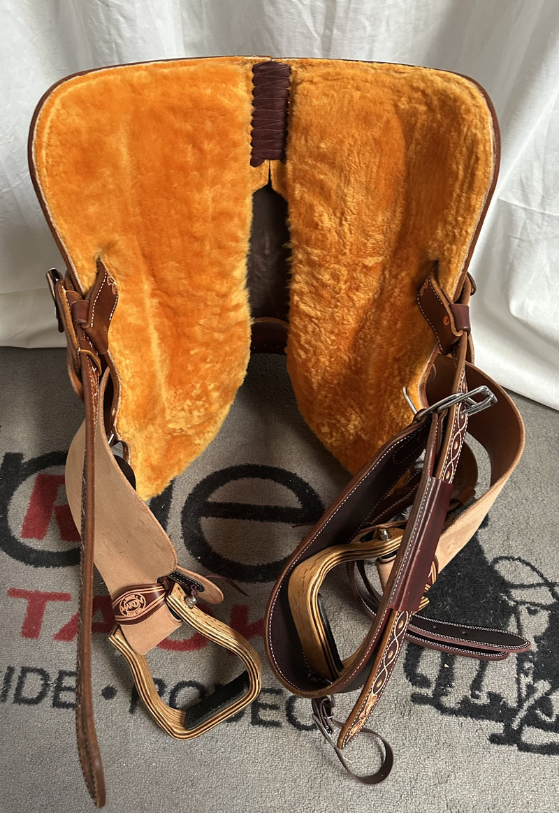 Load image into Gallery viewer, Martin Saddlery Stingray Natural Floral Barrel Saddle 13.5"
