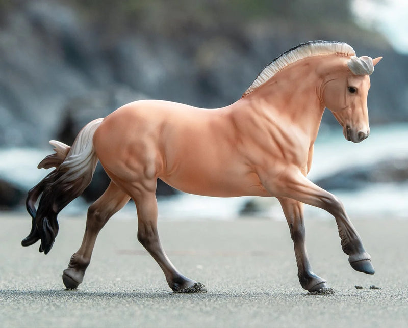 Load image into Gallery viewer, Breyer Sweetwater Zorah Belle
