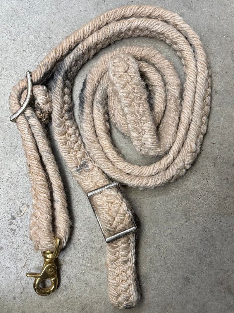 Load image into Gallery viewer, Used Flat Braid Barrel Reins - White - 1 Snap
