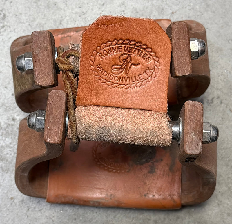 Load image into Gallery viewer, Used Nettles Stirrups - 3" Oversized
