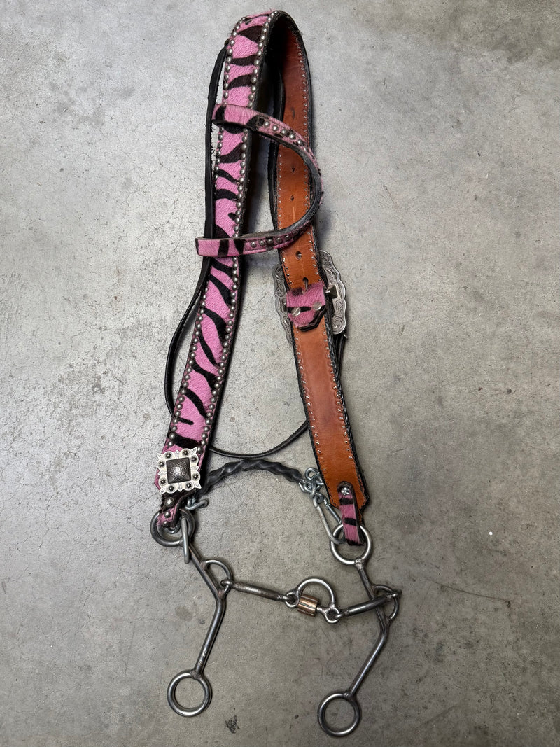 Load image into Gallery viewer, Used Pink Zebra One Ear Headstall &amp; JC #514 Smooth w/ Port &amp; Cricket Bit

