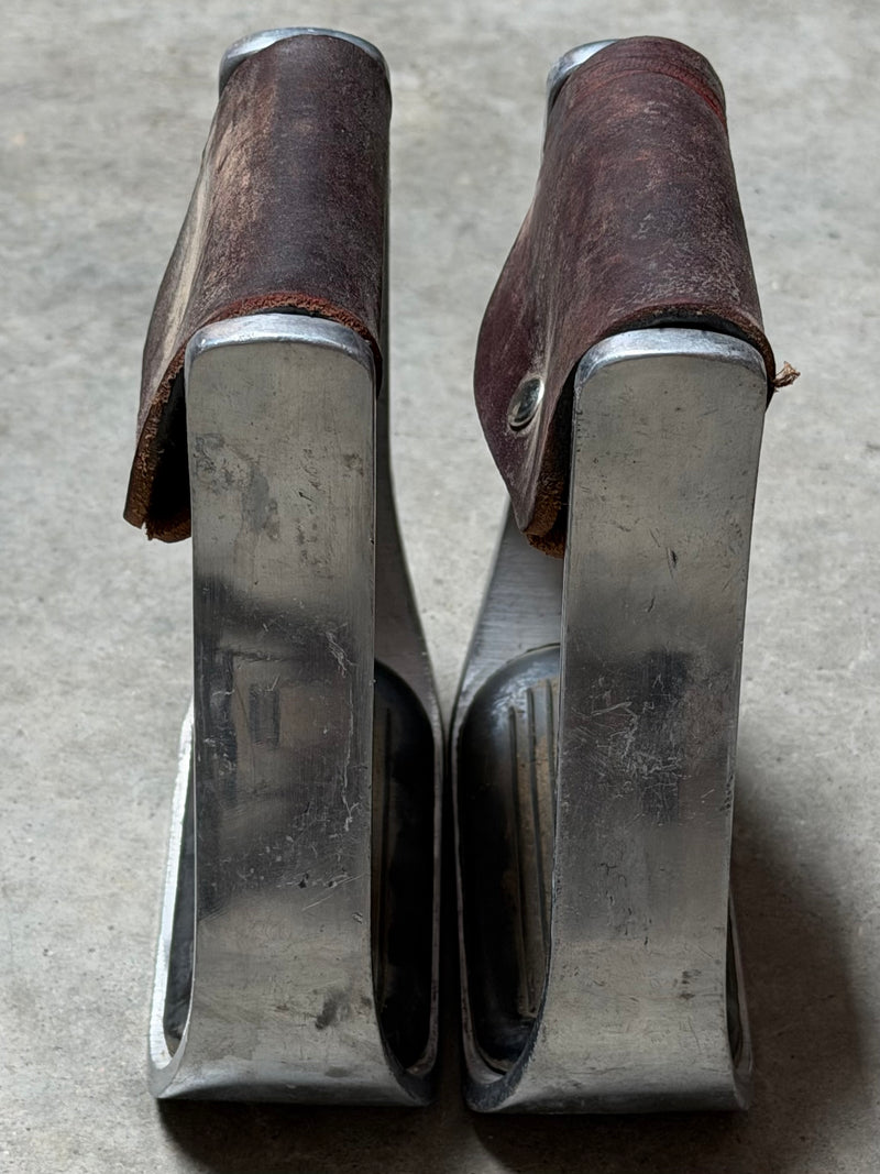Load image into Gallery viewer, Used Turquoise Designed Aluminum Barrel Stirrups with Rubber Tread
