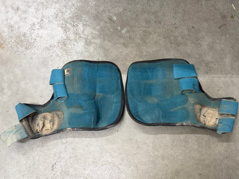 Load image into Gallery viewer, Used CE Legacy Protective Boots - Teal - Medium - Front
