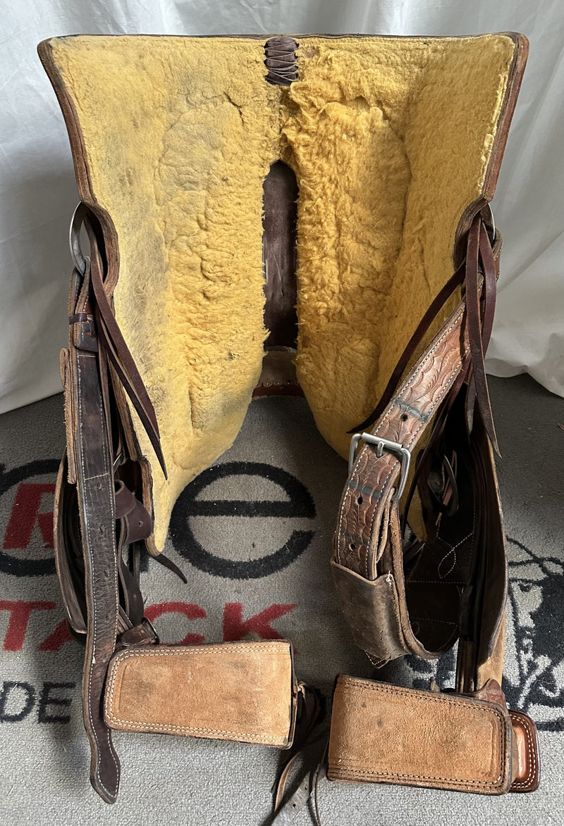 Load image into Gallery viewer, Used Trent Ward Team Roper Saddle 15”
