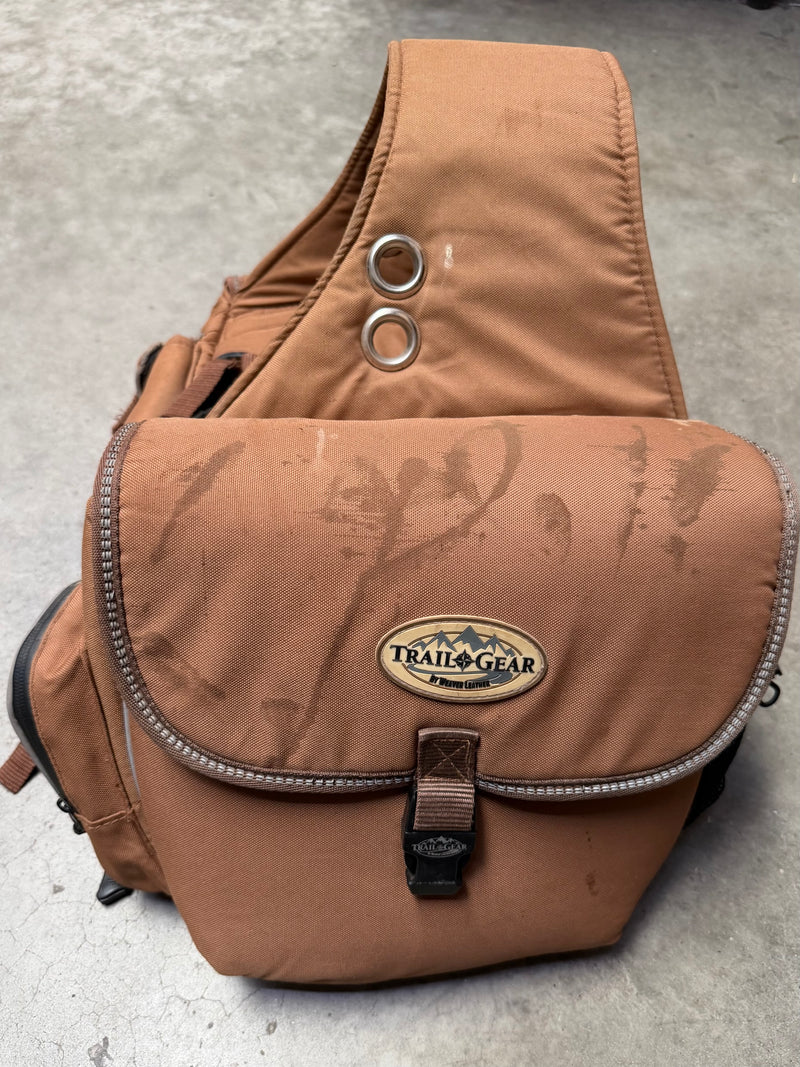 Load image into Gallery viewer, Used Weaver Leather Trail Gear Saddle Bag - Brown

