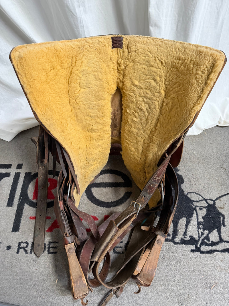 Load image into Gallery viewer, Used Jey's Custom Team Sorter Saddle 15.5"
