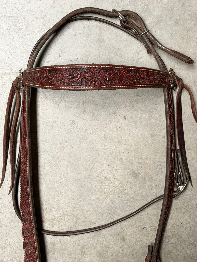 Load image into Gallery viewer, Used Bridle Set - Platte Valley Saddlery Floral Tooled Browband, TOKLAT Mylers Mullen Triple Barrel Bit, Buckaroo Reins
