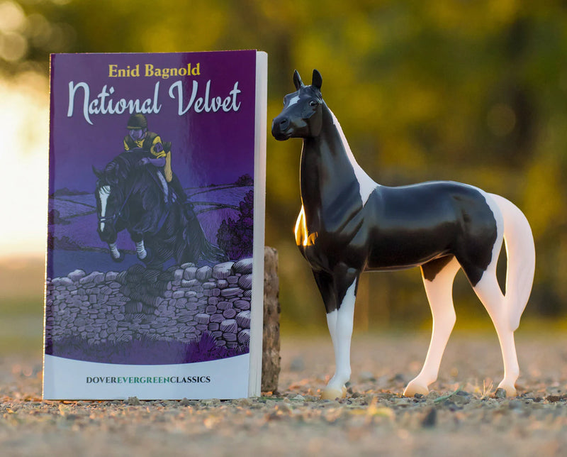 Load image into Gallery viewer, Breyer National Velvet Horse &amp; Book Set
