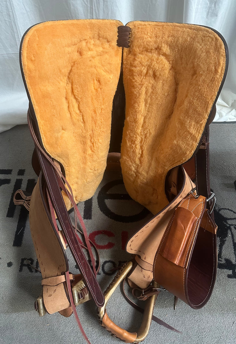 Load image into Gallery viewer, Triple R Modified Association Rancher Saddle 16"
