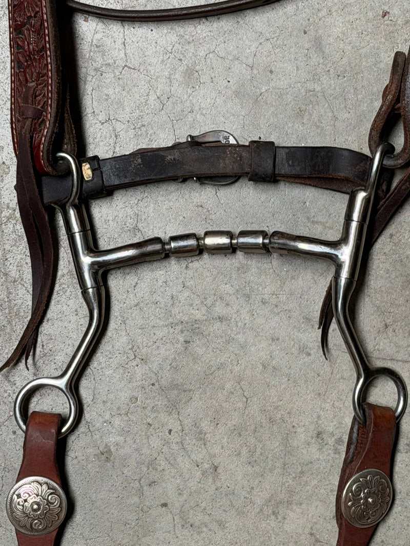 Load image into Gallery viewer, Used Bridle Set - Platte Valley Saddlery Floral Tooled Browband, TOKLAT Mylers Mullen Triple Barrel Bit, Buckaroo Reins
