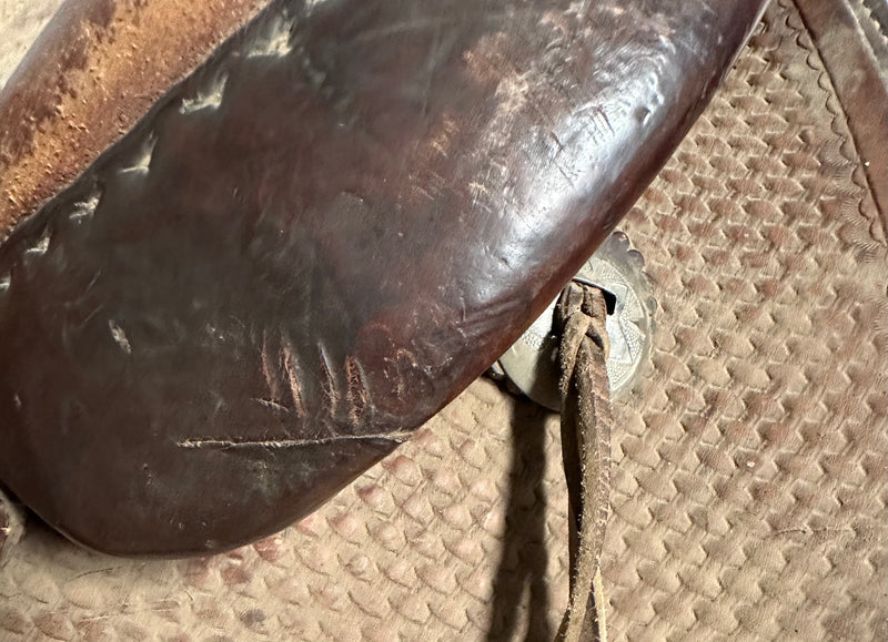 Load image into Gallery viewer, Used Circle Y Team Roper Saddle 15"
