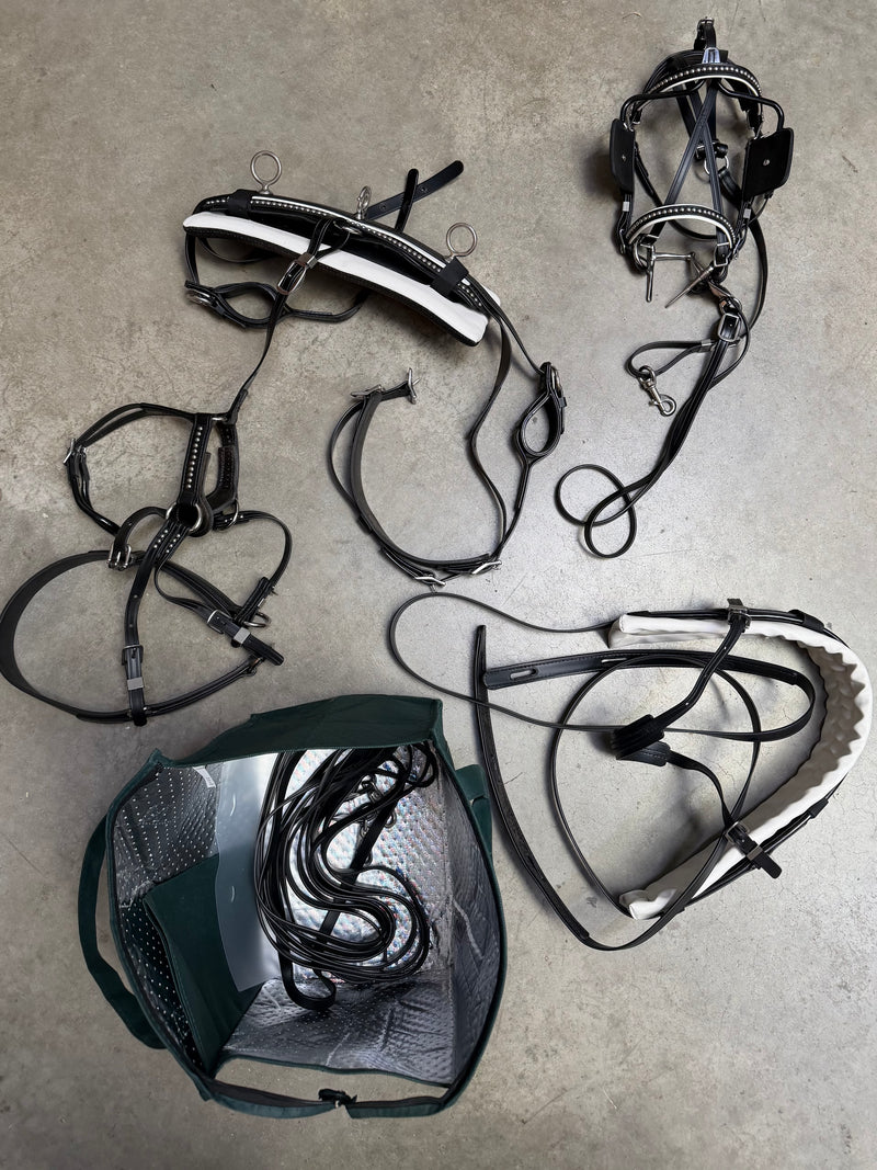 Load image into Gallery viewer, Used (NEW) Single Pony Harness - Black/White
