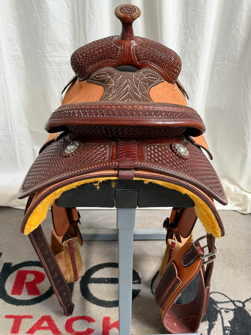 Load image into Gallery viewer, Triple R Geometric/Spider Team Roper Saddle 13"
