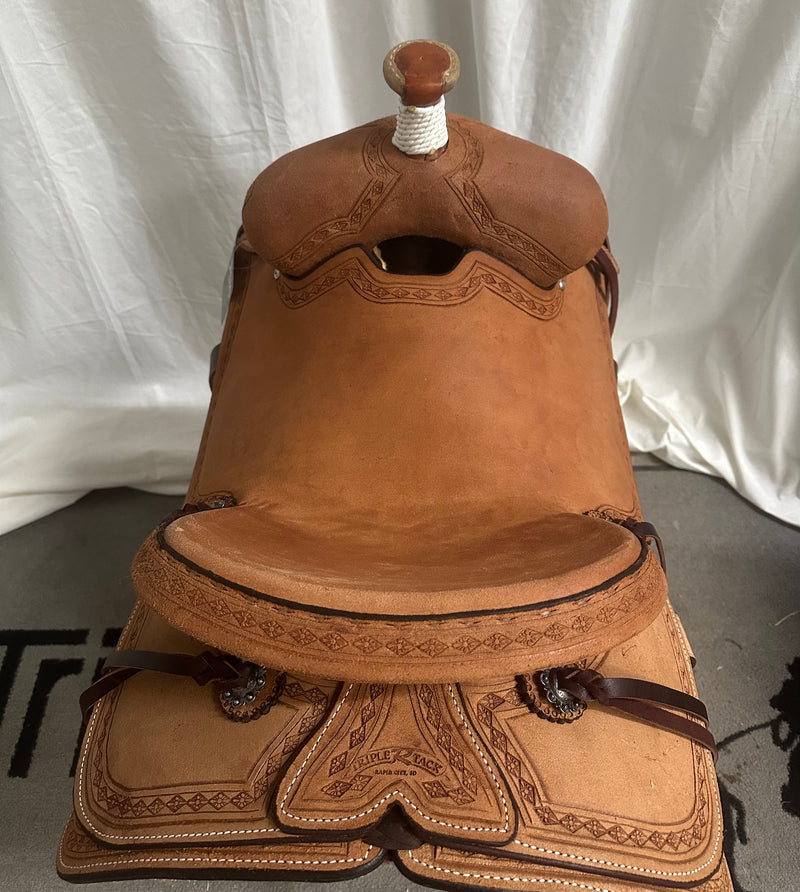 Load image into Gallery viewer, Triple R Modified Association Rancher Saddle 15"
