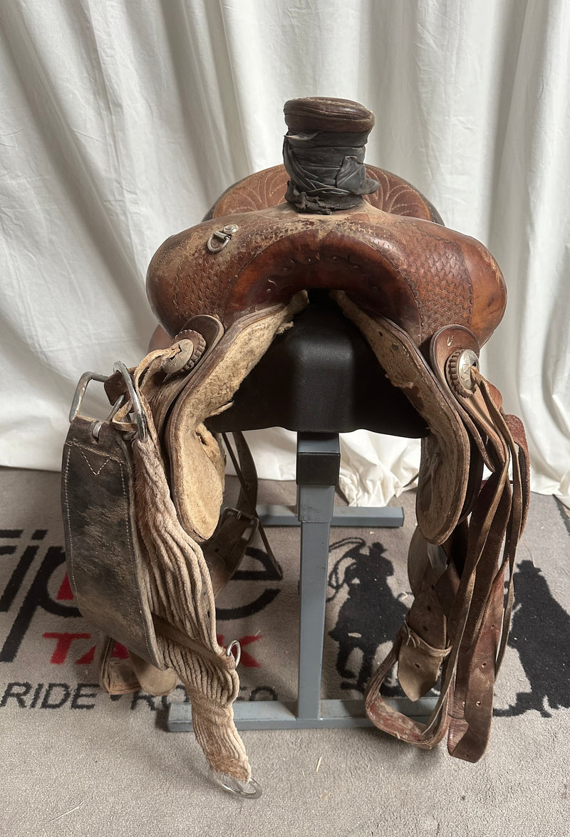 Load image into Gallery viewer, Used Circle Y Team Roper Saddle 15"
