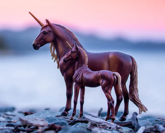Breyer Cyrus & Solana: Unicorn Stallion & Foal