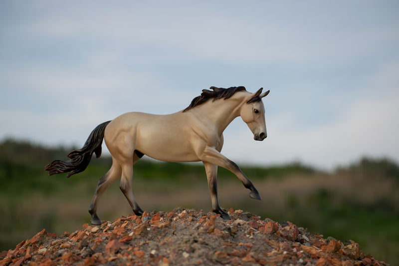 Load image into Gallery viewer, Breyer Cash Essay Winner Quarter Horse
