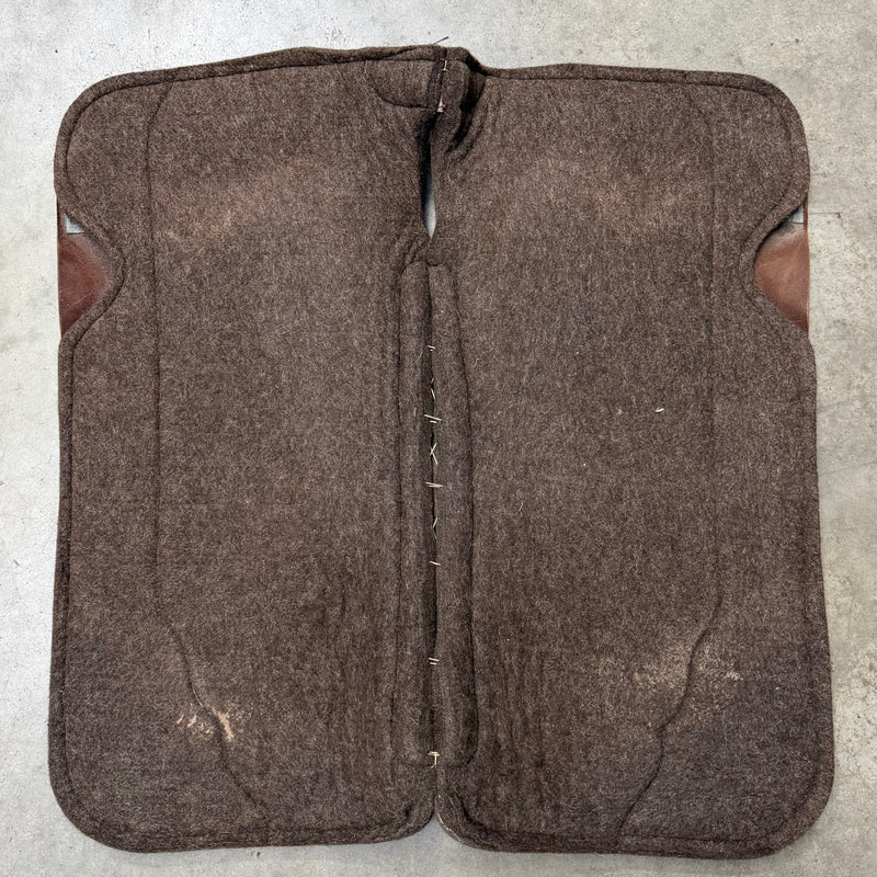 Load image into Gallery viewer, Used Reinsman Turquoise Embossed Corners Wool Pad
