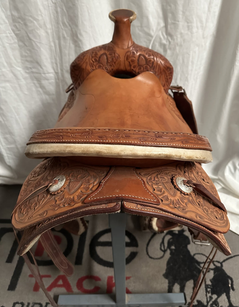 Load image into Gallery viewer, Used Courts Floral Ranch Saddle 16"
