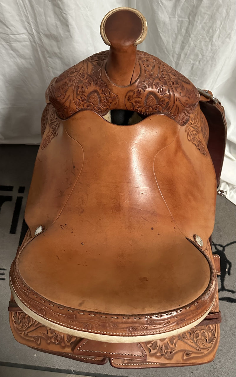Load image into Gallery viewer, Used Courts Floral Ranch Saddle 16"
