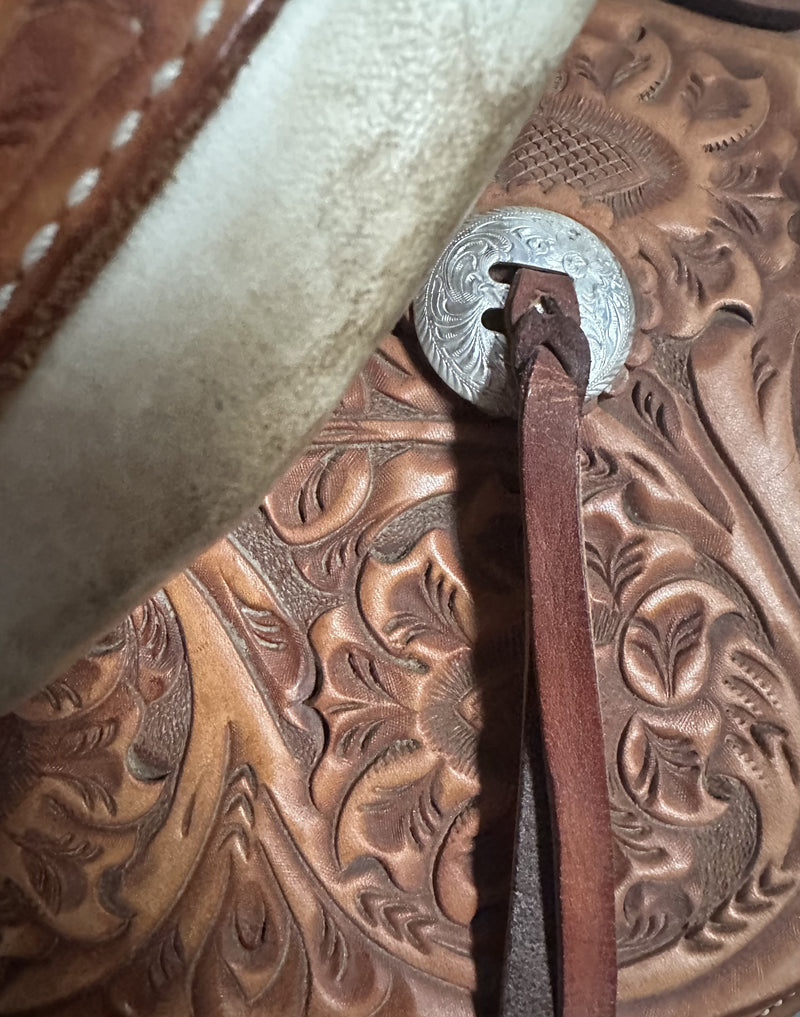 Load image into Gallery viewer, Used Courts Floral Ranch Saddle 16"
