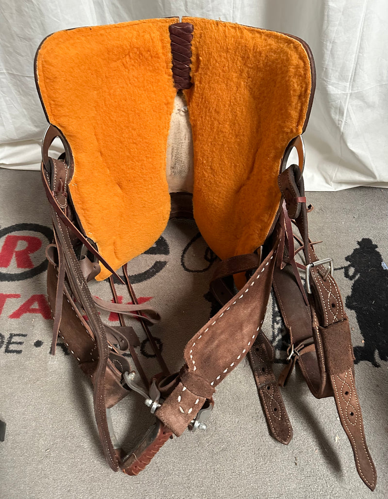 Load image into Gallery viewer, Used Sheridan Saddlery Chocolate Buckstitch Barrel Saddle 14"
