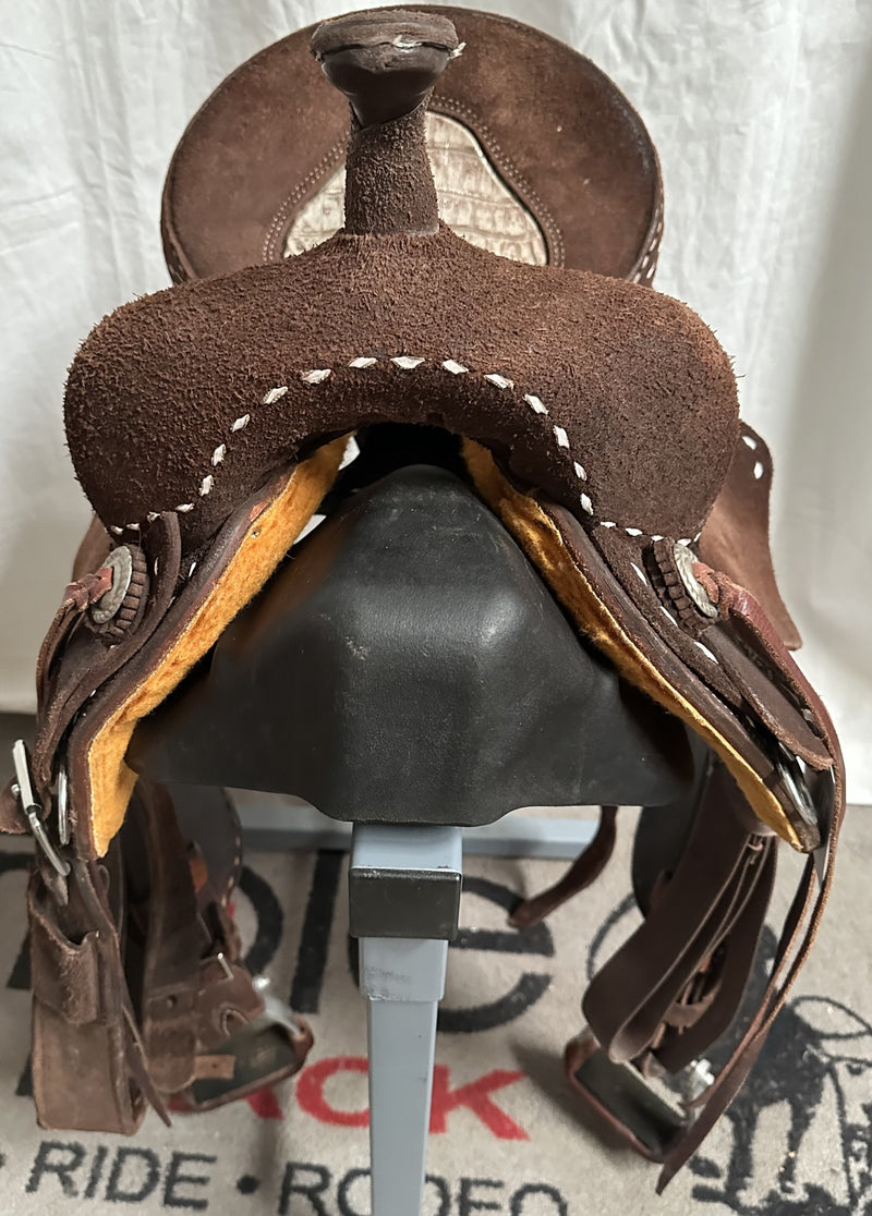 Load image into Gallery viewer, Used Sheridan Saddlery Chocolate Buckstitch Barrel Saddle 14"
