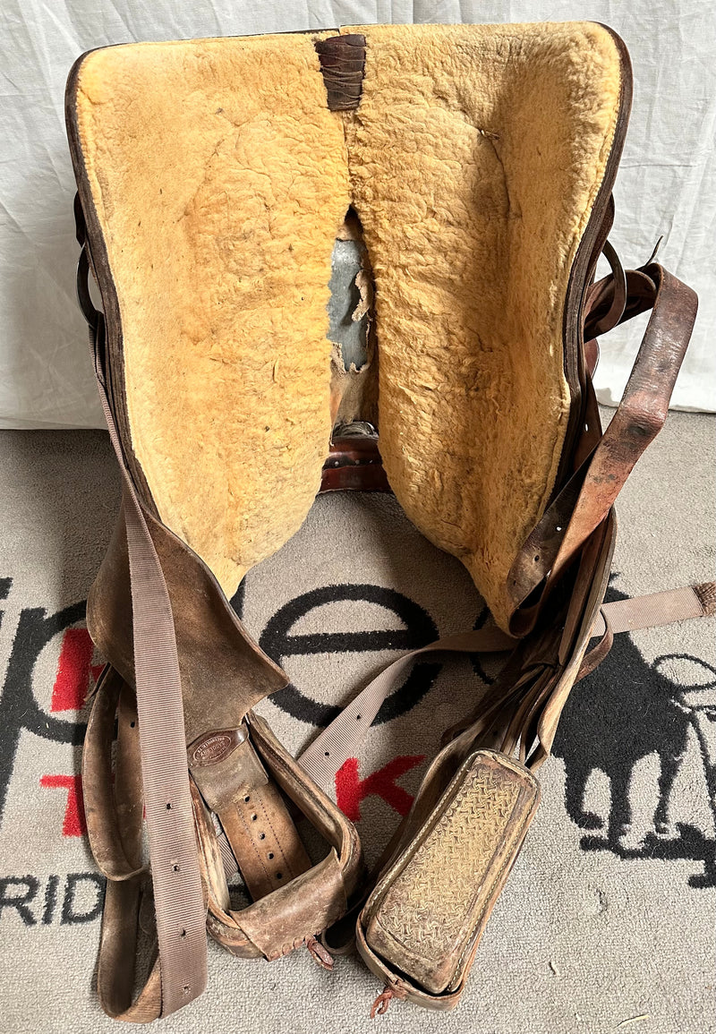 Load image into Gallery viewer, Used Dale Martin Calf Roper Saddle 14.5"
