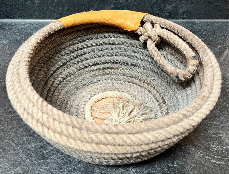 Load image into Gallery viewer, Round Lariat Rope Basket Bowl - Natural/Leather

