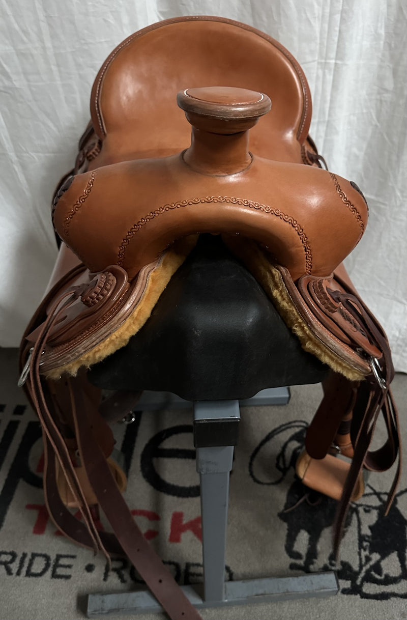 Load image into Gallery viewer, Used Kelly Hauser Team Roper Saddle 16"
