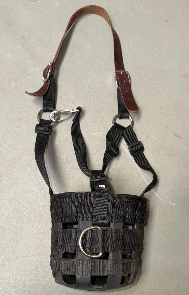 Load image into Gallery viewer, Used Grazing Muzzle - Medium
