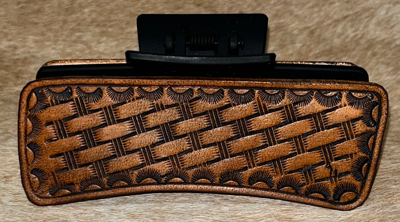 Load image into Gallery viewer, Medium Tooled Leather Claw Hair Clip - Basketweave &amp; Camo Border

