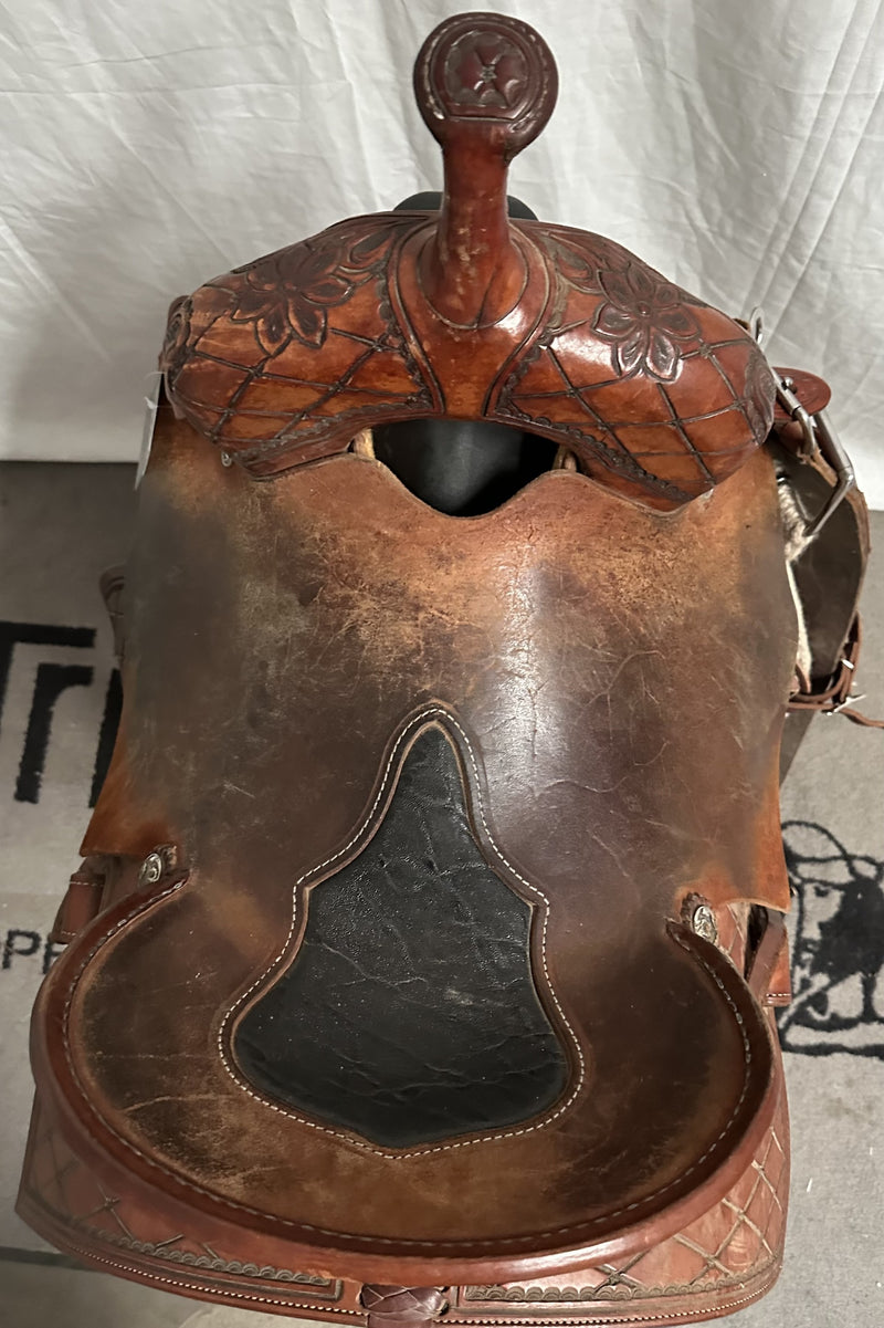 Load image into Gallery viewer, Used Robbie Phillips Barrel Saddle 15"
