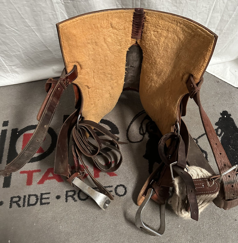 Load image into Gallery viewer, Used Robbie Phillips Barrel Saddle 15"
