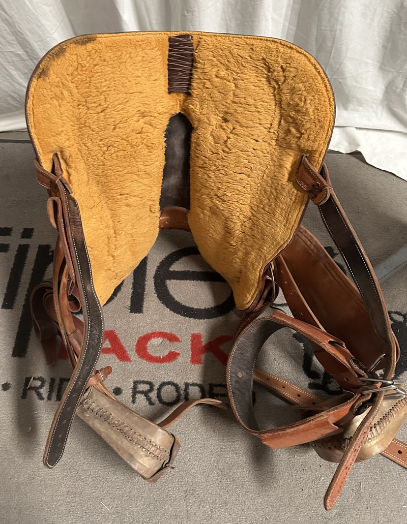 Load image into Gallery viewer, Used Courts Sharon Camarillo All Around Saddle 14"
