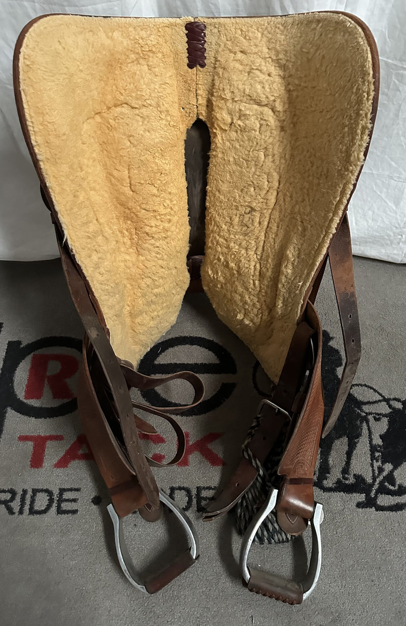 Load image into Gallery viewer, Used Bob's Custom NRHA Futurity Reining Trophy Saddle 16"
