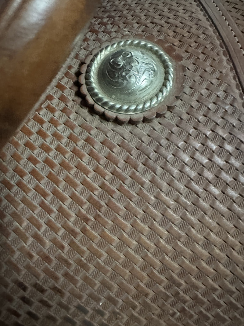 Load image into Gallery viewer, Used Bob's Custom NRHA Futurity Reining Trophy Saddle 16"
