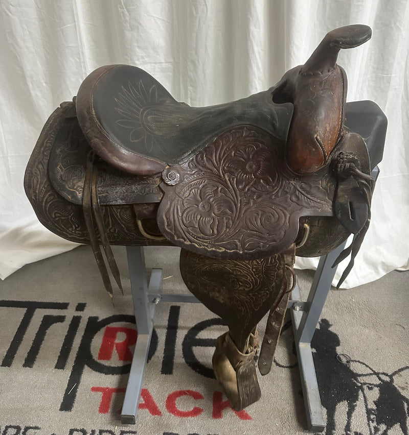 Load image into Gallery viewer, Used Old Style No Name Saddle 14.5"
