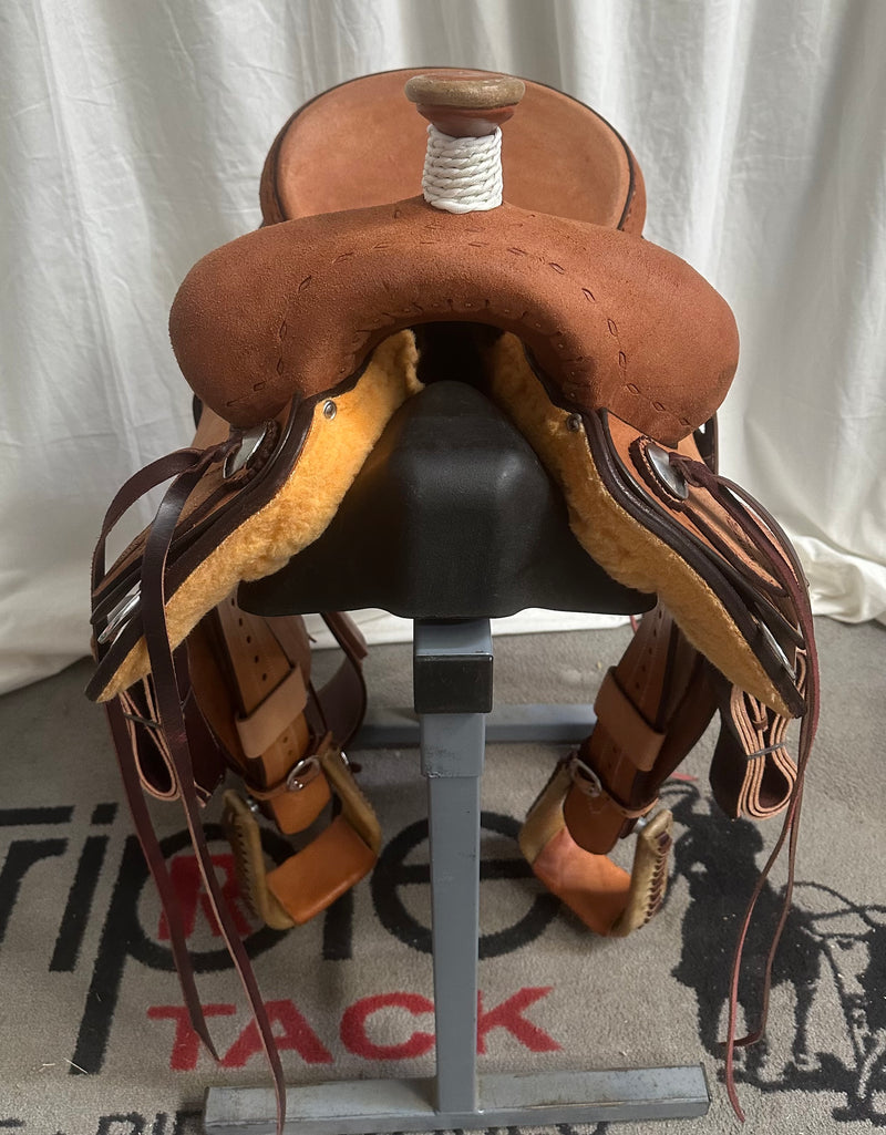 Load image into Gallery viewer, Triple R Modified Association Rancher Saddle 16"
