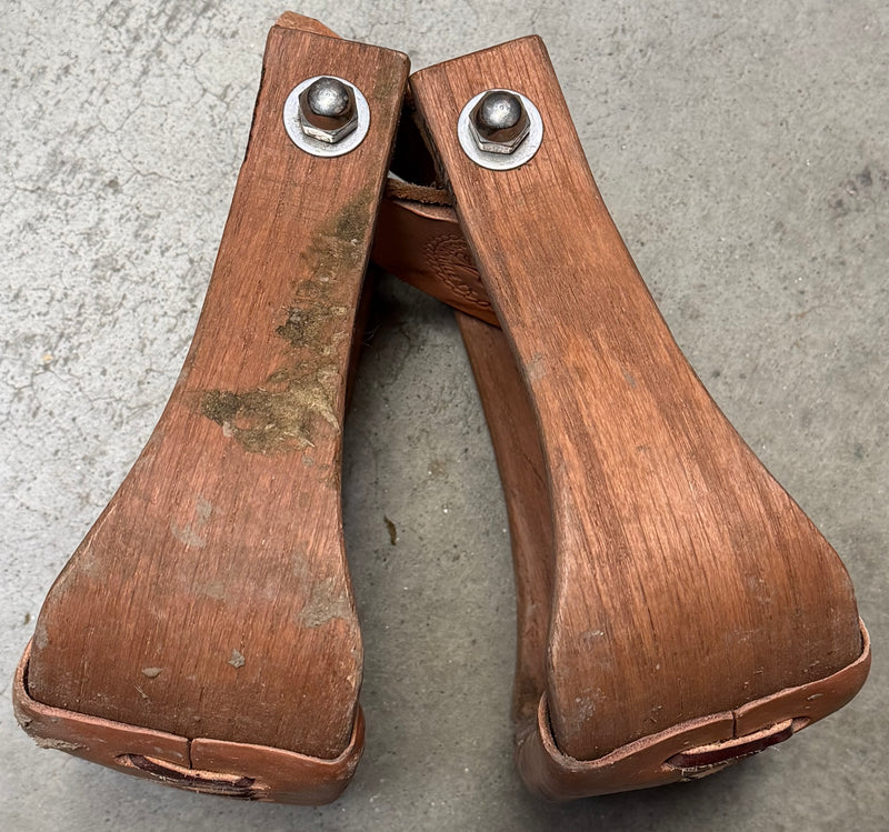Load image into Gallery viewer, Used Nettles Stirrups - 3" Oversized
