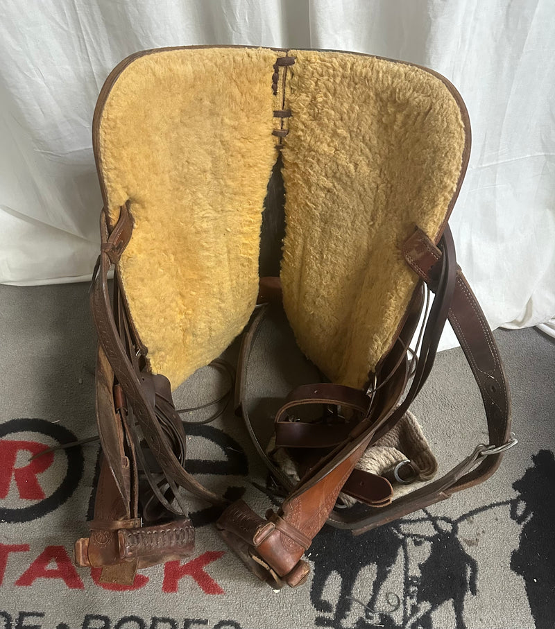 Load image into Gallery viewer, Used Randy Aldrich Western Saddle &amp; Breast Collar - 15"
