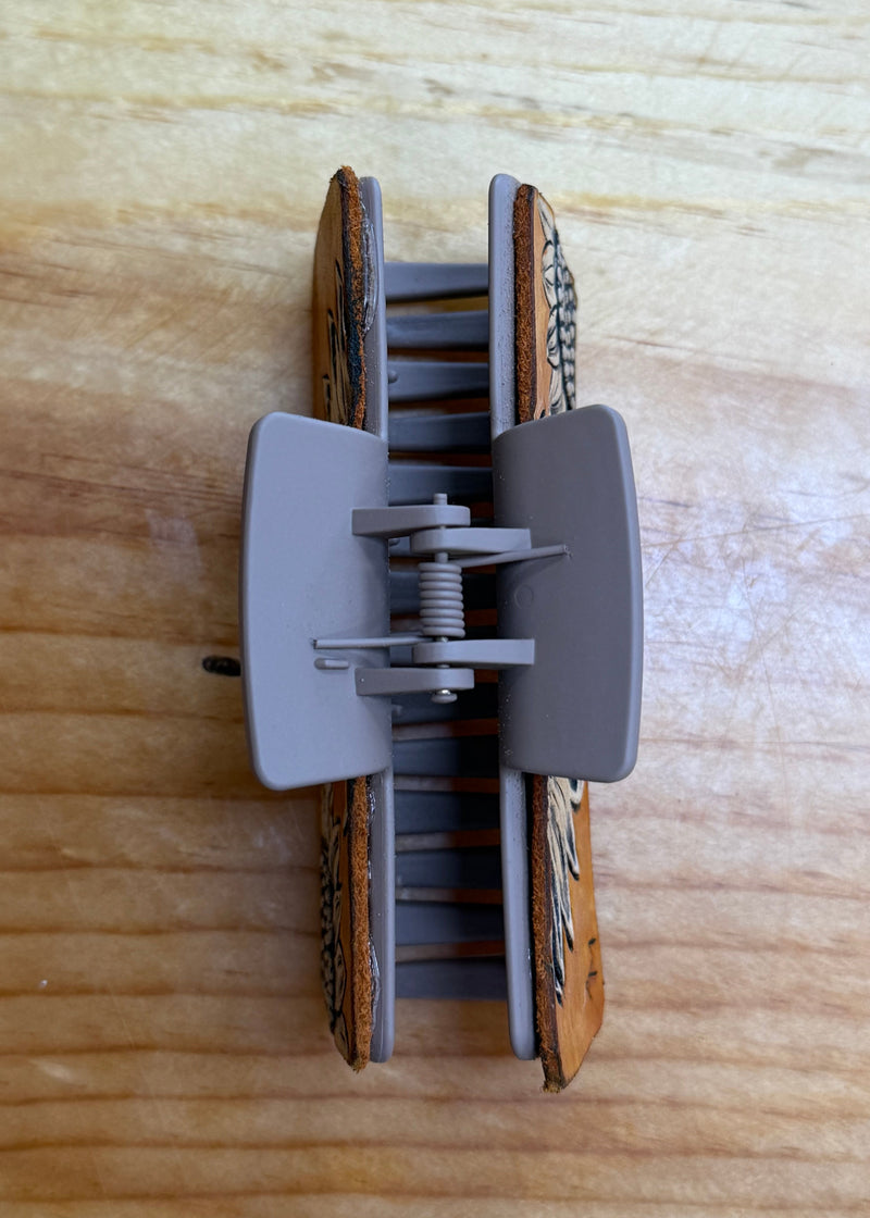 Load image into Gallery viewer, Medium Tooled Leather Claw Hair Clip - Sunflowers
